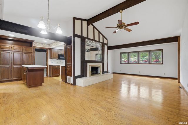 721 W DEERBROOK Drive, Peoria, IL 61615