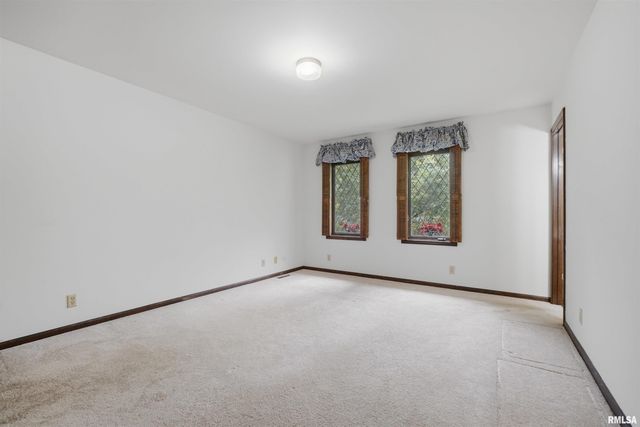 721 W DEERBROOK Drive, Peoria, IL 61615