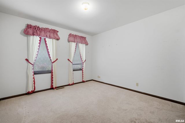 721 W DEERBROOK Drive, Peoria, IL 61615