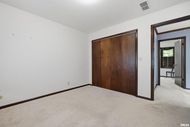 721 W DEERBROOK Drive, Peoria, IL 61615