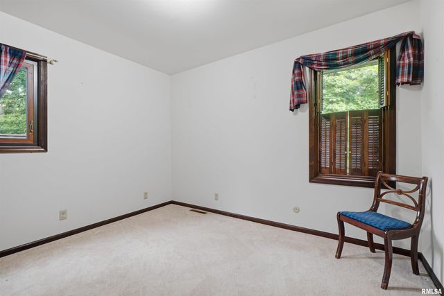 721 W DEERBROOK Drive, Peoria, IL 61615