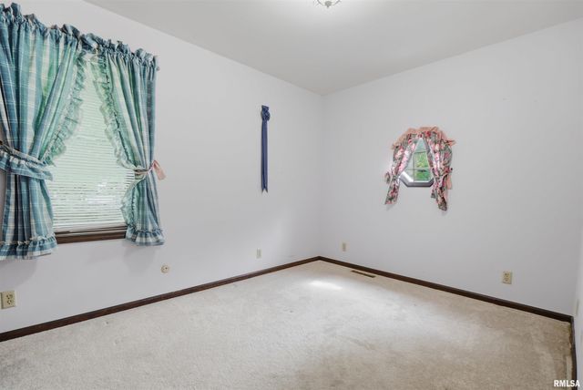 721 W DEERBROOK Drive, Peoria, IL 61615