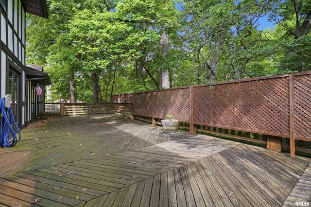 721 W DEERBROOK Drive, Peoria, IL 61615