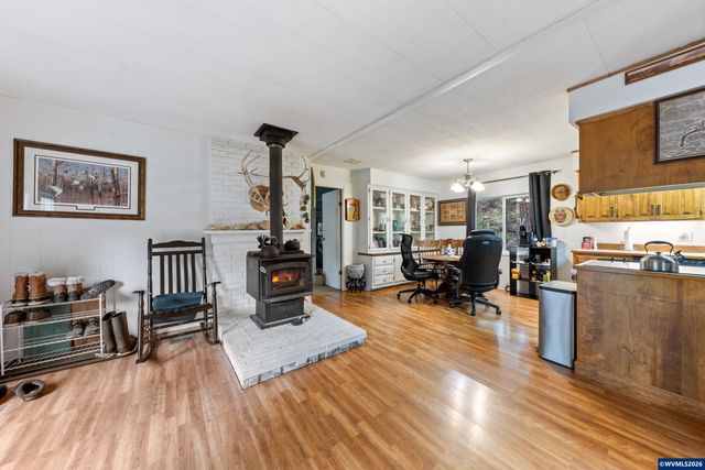 30202 Townsend Rd, Lebanon, OR 97355