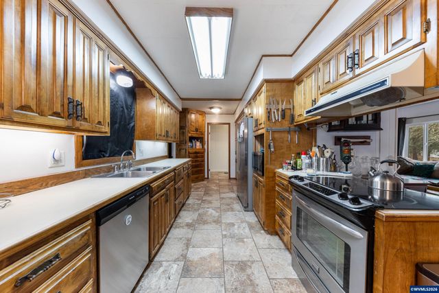 30202 Townsend Rd, Lebanon, OR 97355