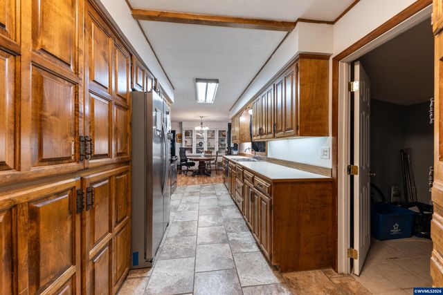 30202 Townsend Rd, Lebanon, OR 97355