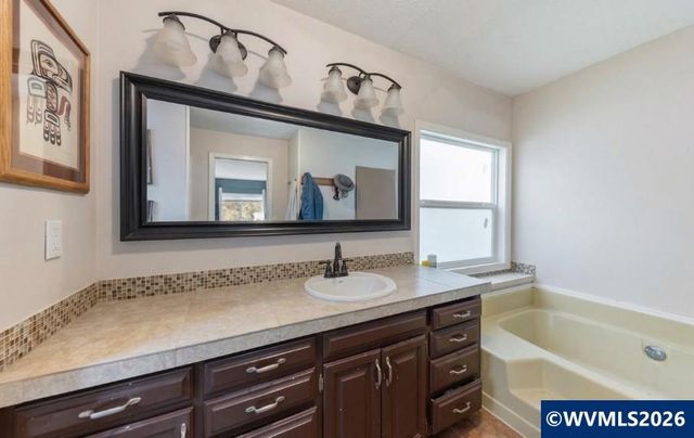 30202 Townsend Rd, Lebanon, OR 97355