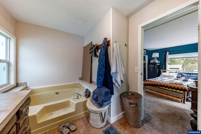 30202 Townsend Rd, Lebanon, OR 97355