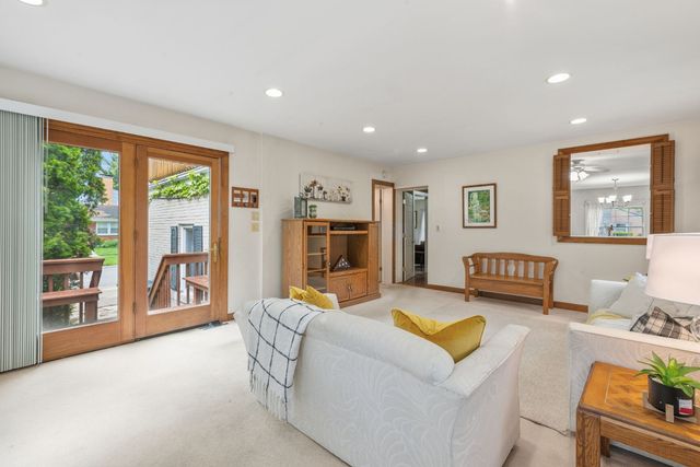24 N Emerson Street, Mount Prospect, IL 60056