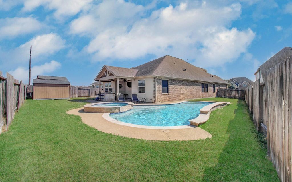 4815 Manila Bay Circle, Baytown, TX 77523