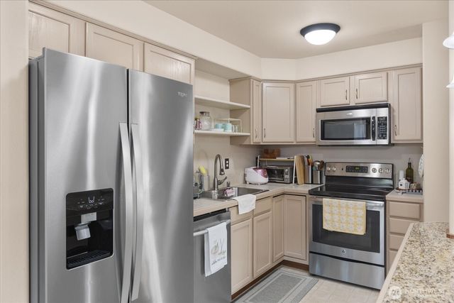 5012 146th Place NE #B202, Marysville, WA 98271
