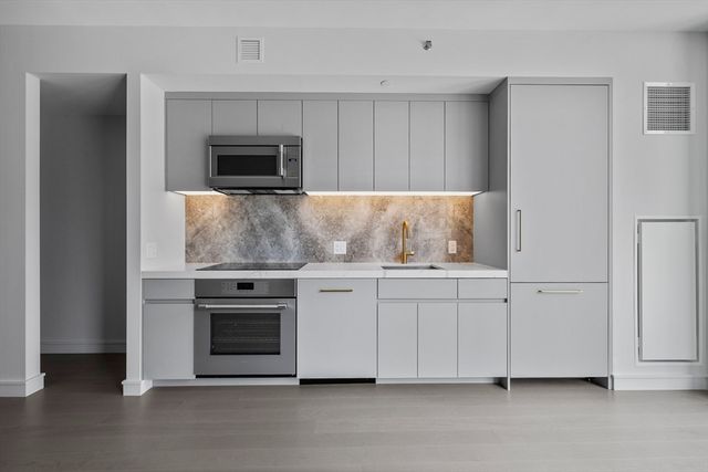 55 Lagrange St 1010, Boston, MA 02116