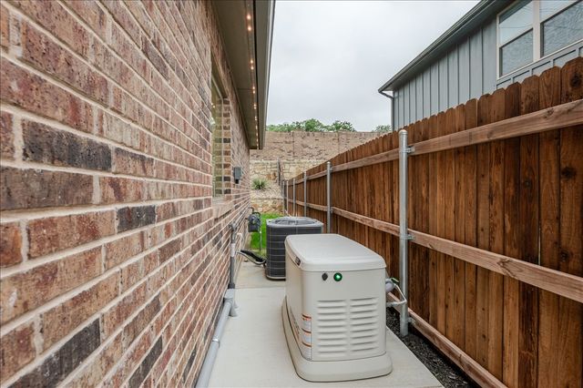 1317 THISTLE HILL Trail, Weatherford, TX 76087