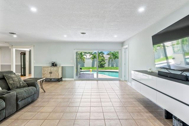 2181 NE 62nd Street, Fort Lauderdale, FL 33308