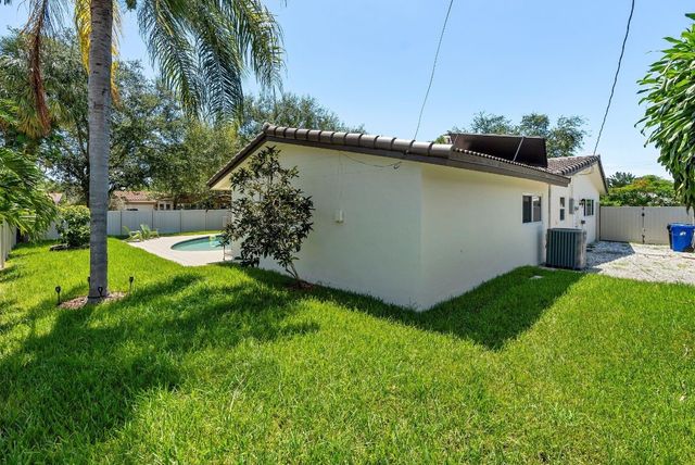 2181 NE 62nd Street, Fort Lauderdale, FL 33308