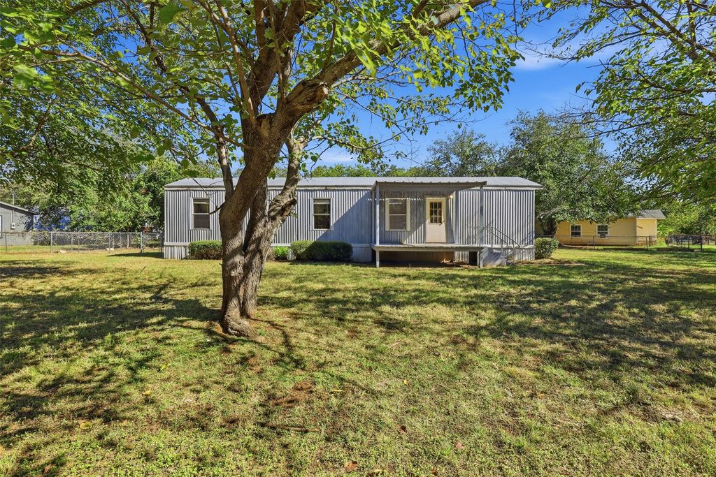 1500 Lands End Street, Granbury, TX 76048 — photo 3