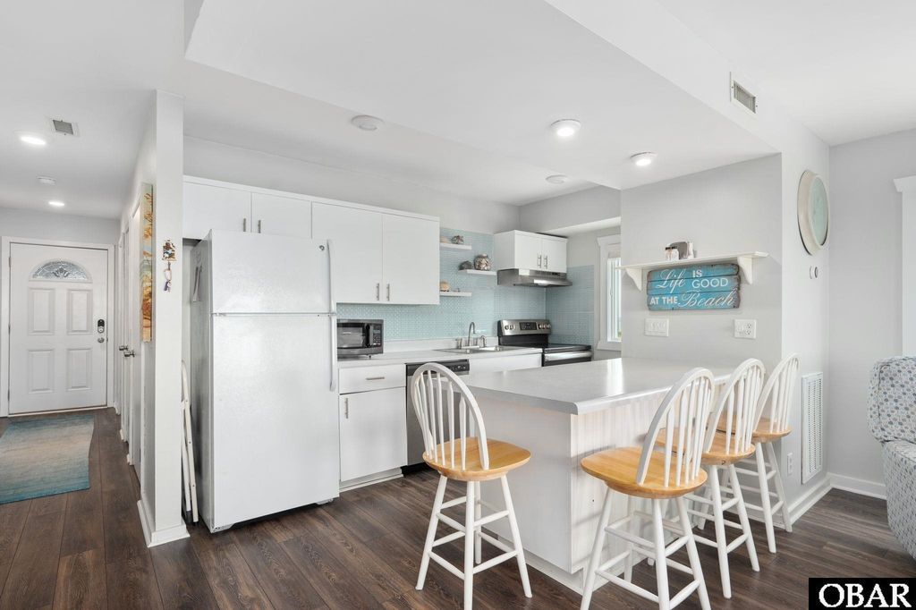 Image 11 of property listing at 56358 Nc Highway 12 8 #, Hatteras, NC 27943