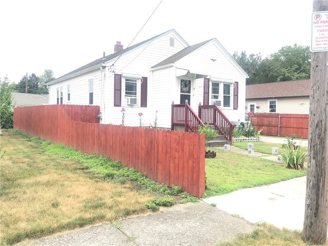 16 EDGEMERE Road, Pawtucket, RI 02861