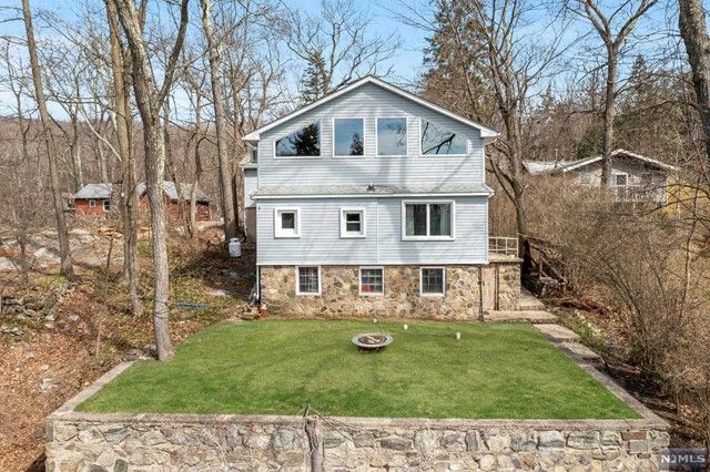 106 Poplar Grove Terrace, West Milford, NJ 07480