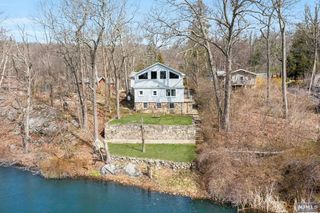 106 Poplar Grove Terrace, West Milford, NJ 07480