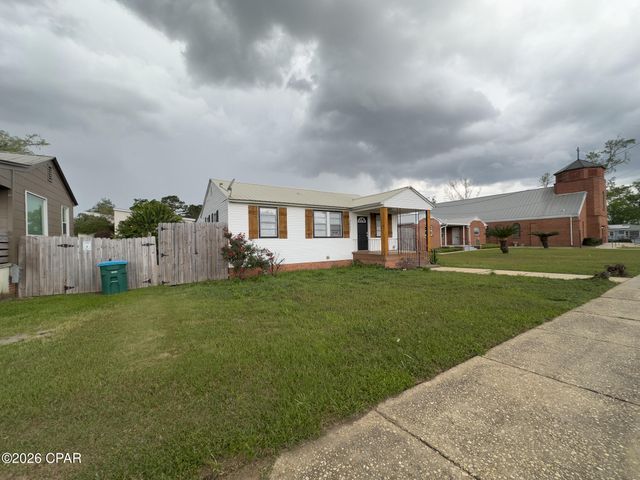 3007 5th Street, Marianna, FL 32446