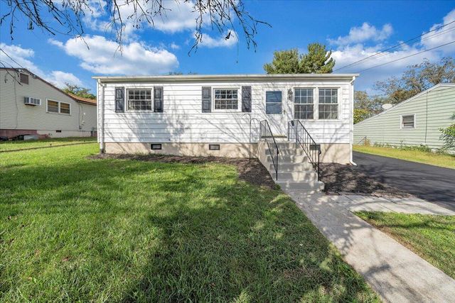 E 406 Augusta AVE, Vinton, VA 24179