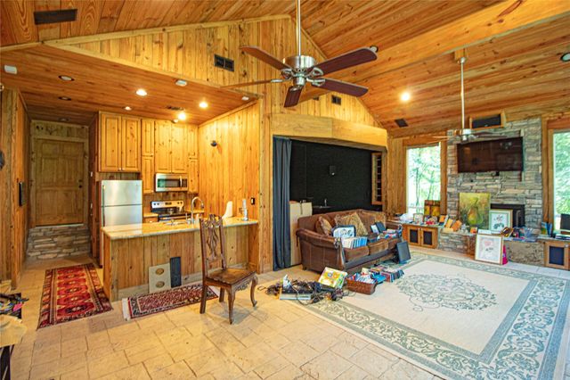 139 Grand Pine Loop, Livingston, TX 77351