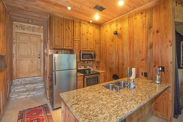 139 Grand Pine Loop, Livingston, TX 77351