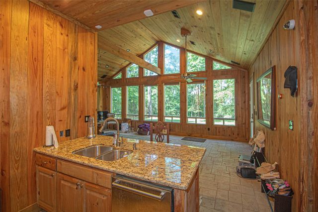 139 Grand Pine Loop, Livingston, TX 77351