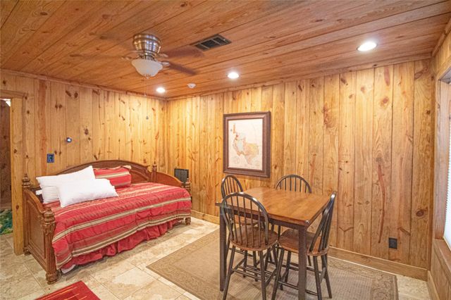139 Grand Pine Loop, Livingston, TX 77351