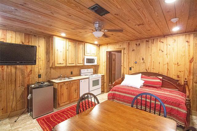 139 Grand Pine Loop, Livingston, TX 77351