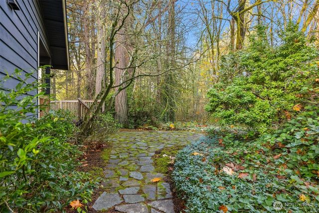 7131 NE Bay Hill Road, Bainbridge Island, WA 98110