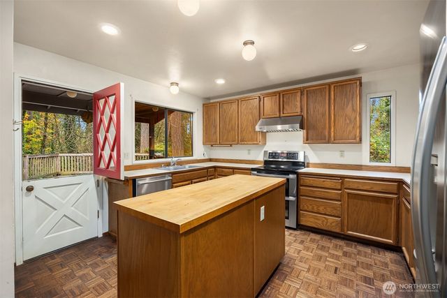 7131 NE Bay Hill Road, Bainbridge Island, WA 98110