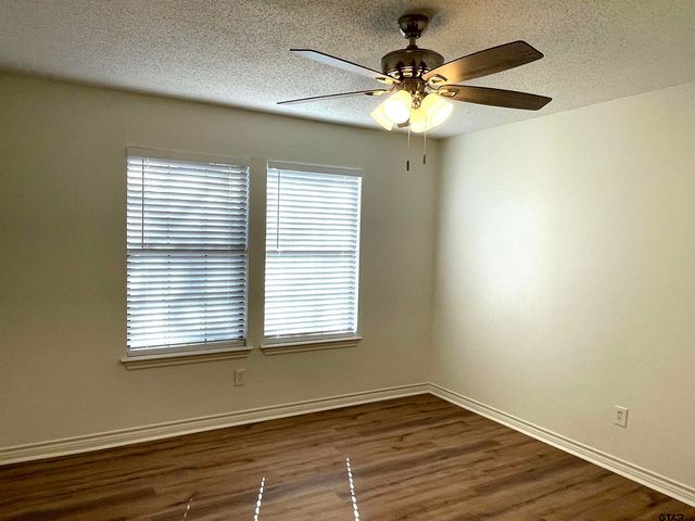 943 Creek Side Dr, Tyler, TX 75703