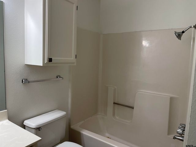 943 Creek Side Dr, Tyler, TX 75703