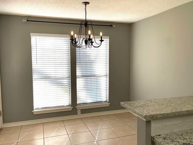 943 Creek Side Dr, Tyler, TX 75703