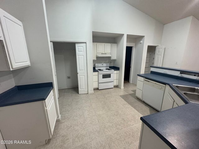 136 Kirkwood Lane, Youngsville, LA 70592