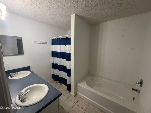 136 Kirkwood Lane, Youngsville, LA 70592