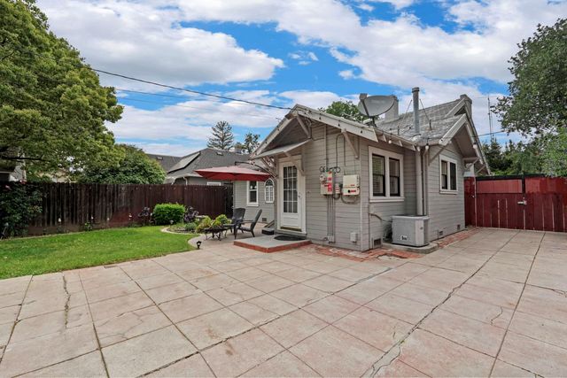 1120 W Walnut St, Stockton, CA 95203