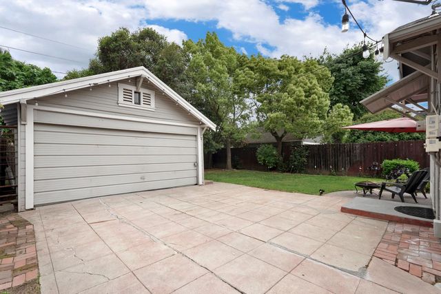 1120 W Walnut St, Stockton, CA 95203