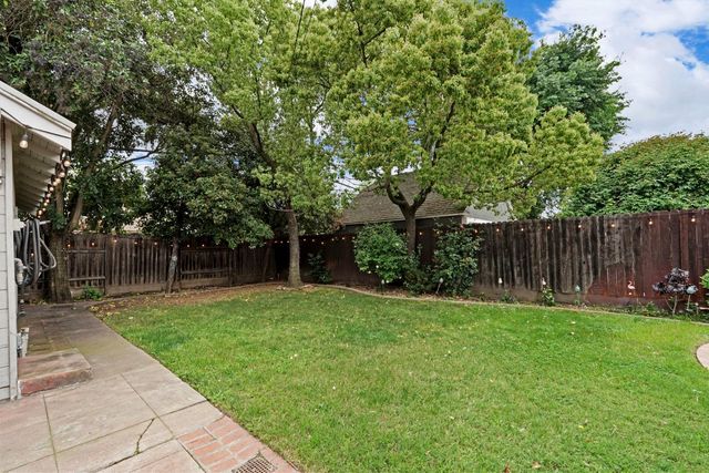 1120 W Walnut St, Stockton, CA 95203