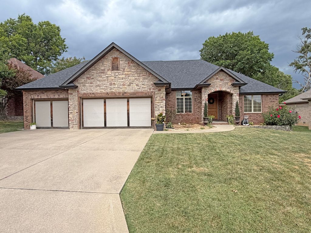 1063 E Maryland Court, Springfield, MO 65810