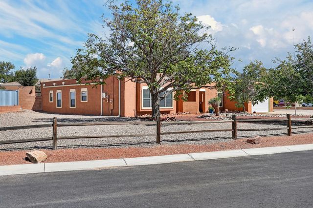 916 Player Loop SE, Rio Rancho, NM 87124