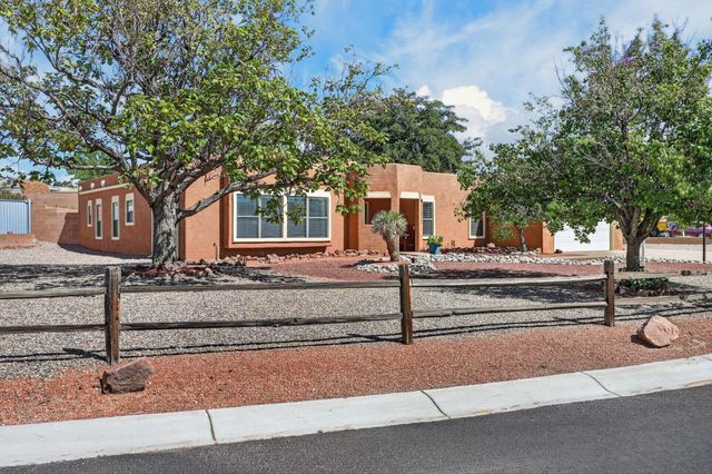 916 Player Loop SE, Rio Rancho, NM 87124