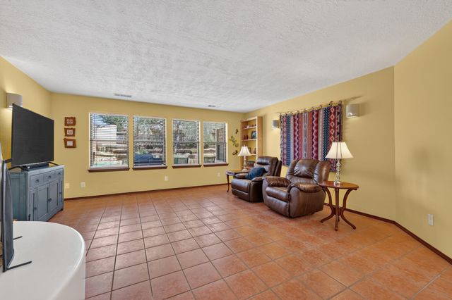 916 Player Loop SE, Rio Rancho, NM 87124