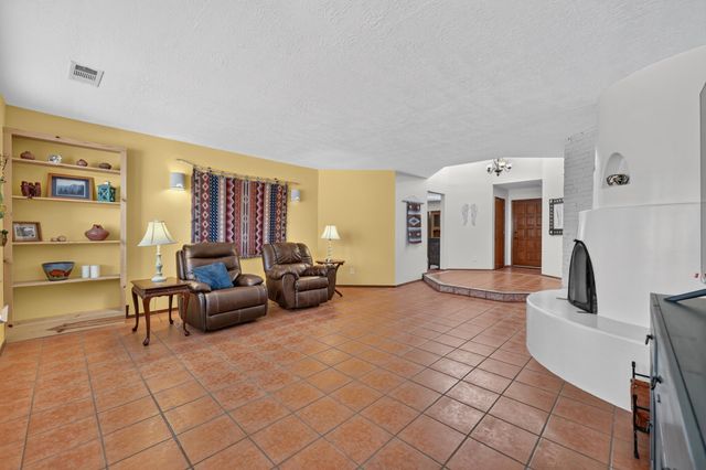 916 Player Loop SE, Rio Rancho, NM 87124