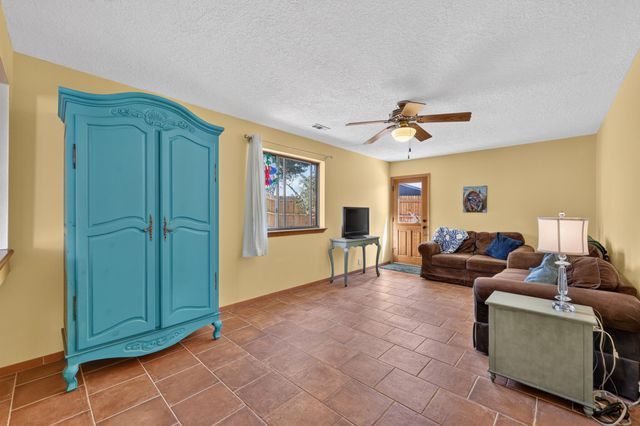 916 Player Loop SE, Rio Rancho, NM 87124