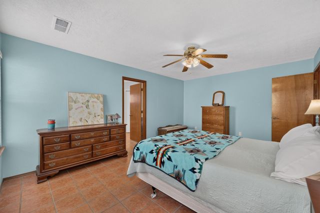 916 Player Loop SE, Rio Rancho, NM 87124