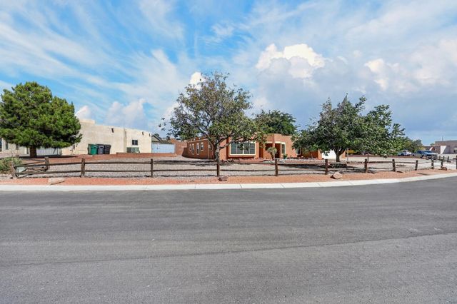 916 Player Loop SE, Rio Rancho, NM 87124