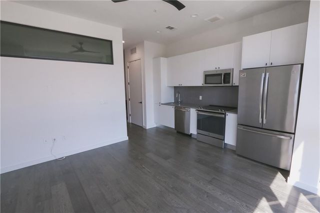 800 Embassy DR 405, Austin, TX 78702